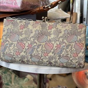 🧡FREE 👀 GIVEAWAY Handbag PURSE WRISTLET WALLET GIVVY 👀🧡